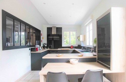 Cap-Ferret Villa | 200 meters from the beach: VILLA IN THE CENTER of Cap Ferret, beautiful garden with trees