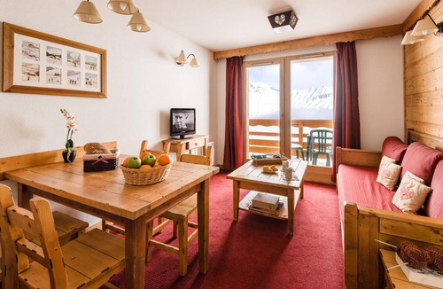 La Toussuire Apartment | 200m from resort center, swimming pool, sauna, hammam, balcony, tv, ski locker, 32m², La Toussuire
