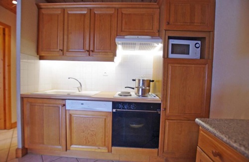 Champagny-en-Vanoise Apartment | 200m from resort center, 2nd floor, terrace, tv, ski locker, 75m², Champagny-en-Vanoise