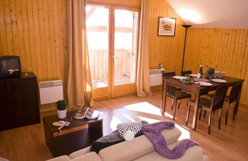 Saint-Jean-d'Arves Apartment | 200m from shops, fitness, swimming pool, sauna, hammam, terrace, balcony, tv, ski locker, 43-45m²
