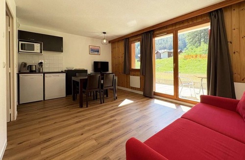 Les Orres Apartment | 200m from shops, 1st floor, view swimming pool, swimming pool, sauna, hammam, terrace, balcony