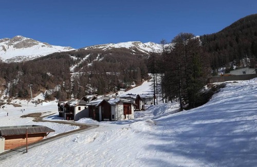 Les Orres Apartment | 200m from shops, 3rd floor, view swimming pool, swimming pool, sauna, hammam, balcony, ski locker