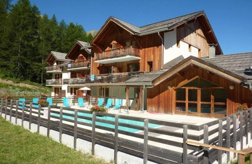 Les Orres Apartment | 200m from shops, 3rd floor, view swimming pool, swimming pool, sauna, hammam, balcony, ski locker
