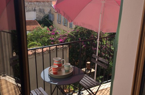 Antibes Old Town Apartment | 20m2 fully renovated Studio with Private Balcony, rates are All Inclusive.