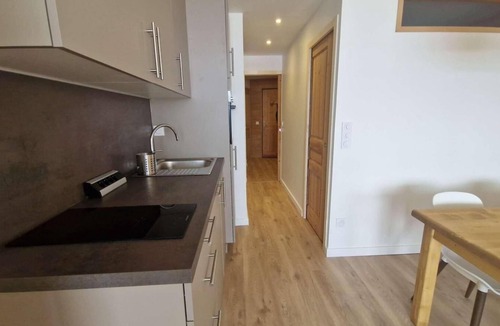 Cognet Apartment | 240m from resort center, 4th floor, balcony, tv, 35m², Alpe d'Huez