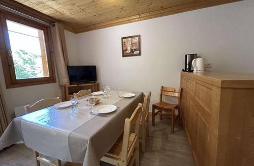 Meribel Apartment | 250m from shops, 3rd floor, tv, ski locker, 41m², Méribel