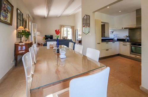 Cabrieres-d'Avignon Villa | 3 bed + villa near Gordes with air-con, pool and stunning views over the Luberon