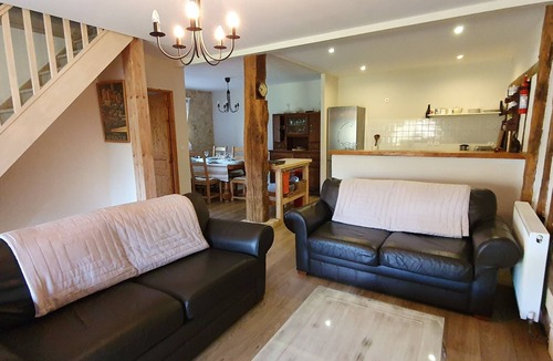 Fumel Cottage | 3 bedrooms, open plan living, 2 shower rooms, Terrace, Garden, Swimming pool