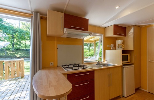 Saint-Martial-de-Nabirat House | 3★ Campsite in Périgord Noir – Mobile Home with Pool, Fishing & Family Activities