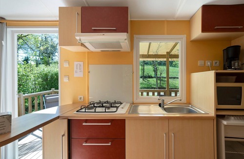 Saint-Martial-de-Nabirat House | 3★ Campsite in Périgord Noir – Mobile Home with Pool, Fishing & Family Activities