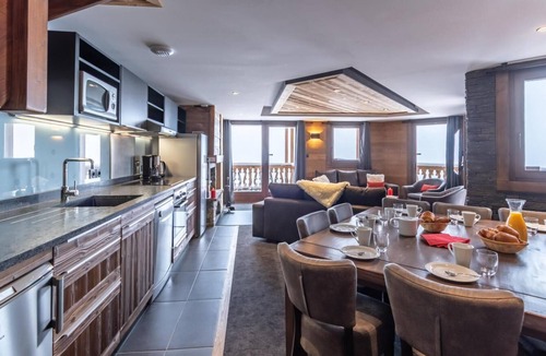 Val-Thorens Apartment | 300m from resort center, swimming pool, sauna, fireplace or stove, tv, ski locker, 120m²