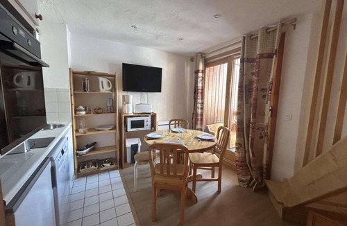 Meribel Apartment | 300m from shops, 2nd floor, balcony, ski locker, 40m², Méribel
