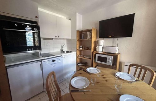 Meribel Apartment | 300m from shops, 2nd floor, balcony, ski locker, 40m², Méribel