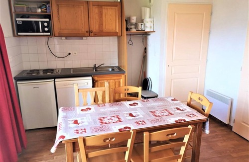 La Joue du Loup Apartment | 3rd floor, swimming pool, balcony, parking, tv, ski locker, 36m², La Joue du Loup