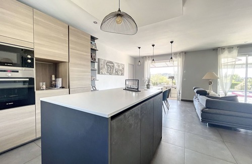 Chateauneuf-Grasse Villa | 4 bedroom villa 140m2 bungalow not overlooked, quiet pool +garden