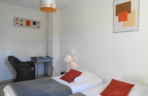 Lacoste Bed & Breakfast | 4-person air-conditioned family suite with panoramic terrace in the heart of the Luberon