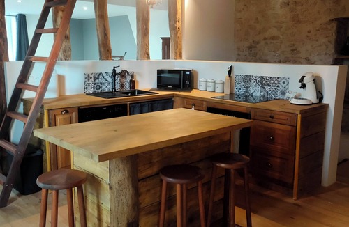 Le Lardin-Saint-Lazare House | 4-season gîte with spa and cinema room