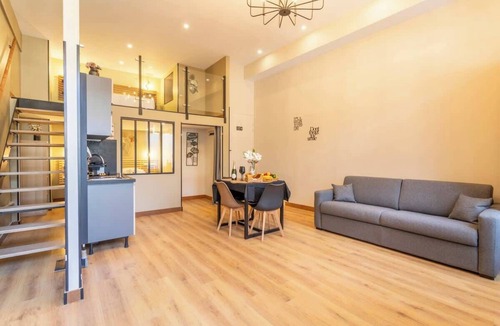 Palais de justice Apartment | 4 Sugiton Chic Accommodation in the Middle of Everything