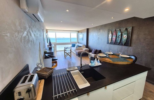 Le Brusc Apartment | 40 meters from the beach, A/C, Wi-Fi, sea view, all on foot