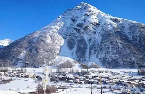 Bessans Ski Chalet | 7 room house for 12 people resort center near slopes - 7 Rooms 12 people