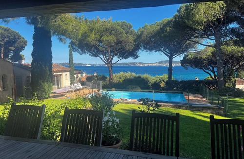 Guerrevieille House | A beautiful family home overlooking St. Tropez and 300 meters from the beach.