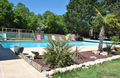 Sainte-Soulle Apartment | A beautiful, very quiet place to stay near La Rochelle, with a very large pool