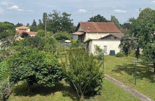 Villereal House | A charming house in the heart of the village with a garden and private parking