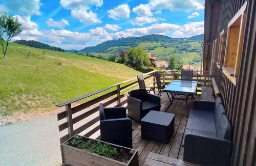 Viuz-en-Sallaz House | A country house in a quiet location on the edge of the woods.