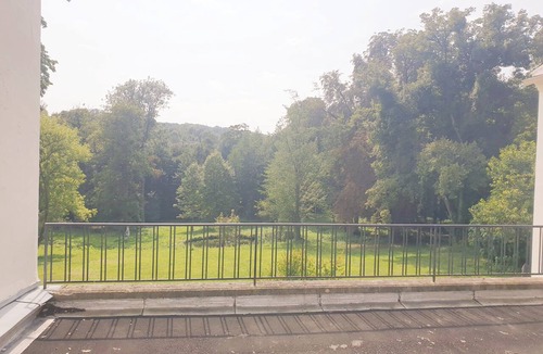Essomes-sur-Marne House | A Cozy Cottage in a Lush Green Setting: View of the Park & Vineyards