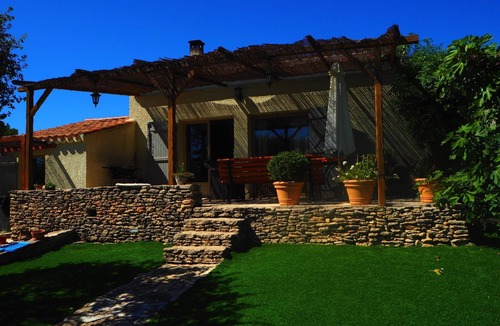 Cabrieres-d'Avignon House | A cozy home surrounded by nature, with a private pool and tennis court
