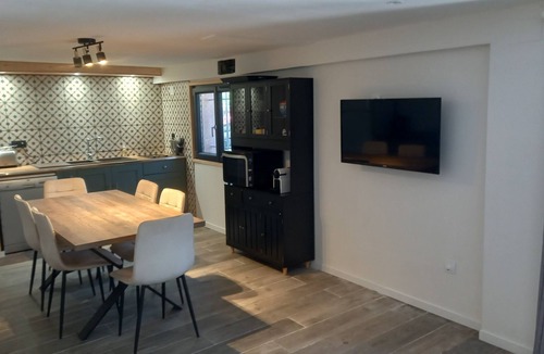 Le Verdon-sur-Mer House | A cozy retreat on the GROUND FLOOR, nestled among shops, beaches, and restaurants—with your feet right in the sand!