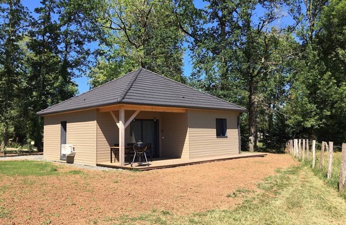 Varetz Cottage | A HOME JUST FOR YOU, CLOSE TO ALL AMENITIES!