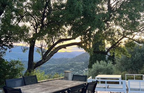 Saint-Blaise House | A Provençal house between the sea and the mountains