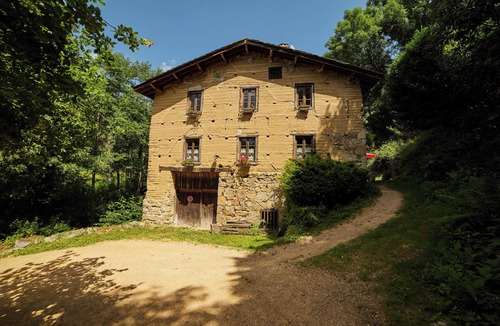Augerolles House | Adobe mill on the banks of a torrent - Near Lac d'Aubusson - rated 3*.