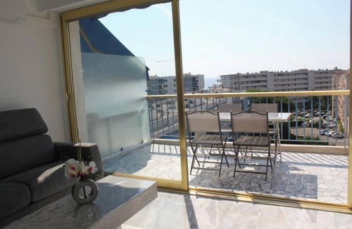 Cros-de-Cagnes Apartment | Agréable T2 Climatisé, Accès Piscine Privée, 6eme Avec Ascenseur, vue mer à 50 m