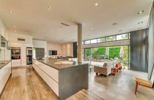Montanay House | air-conditioned architect-designed house with a pool