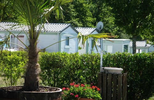 Verteillac House | Air-conditioned mobile home, 2 bedrooms, sleeps up to 6 people 6 people