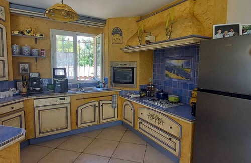 Ventabren House | Air-conditioned Provençal villa with a pool (8 m x 4 m)—a haven of peace....