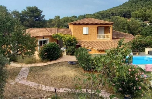 Ventabren House | Air-conditioned Provençal villa with a pool (8 m x 4 m)—a haven of peace....