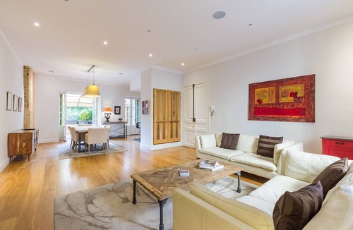 Aix-en-Provence Historic Centre Apartment | Aix center Apartment 160m2 with 3bed, 3bath, terrace 50m2