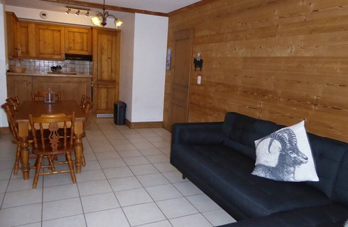 Bozel Apartment | Alpine apartment with south balcony, near Courchevel