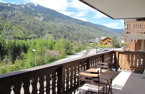 Bozel Apartment | Alpine apartment with south balcony, near Courchevel