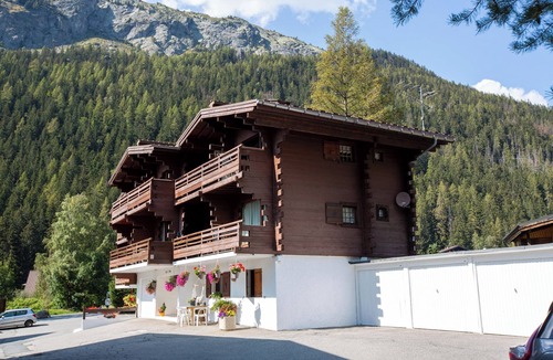 Chamonix-Mont-Blanc Apartment | Améthystes A14 Ski In/Ski Out w/Shared Pool in Argentière-Chamonix, Argentière (Chamonix), France