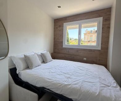 Cannes Apartment | Amazing 2 Bedroom Cannes Apartment Behind Martinez Hotel