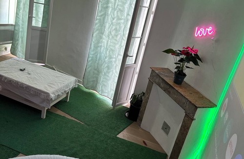 Saint-Michel - Nansouty - Saint-Genes Apartment | An entire apartment with a jacuzzi in the heart of Bordeaux