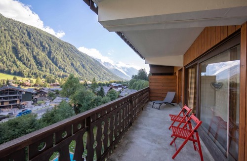 Chamonix-Mont-Blanc Apartment | Androsace 42 Walk to Ski Lifts + Pool & Mont-Blanc View in Argentière, Argentière (Chamonix), France