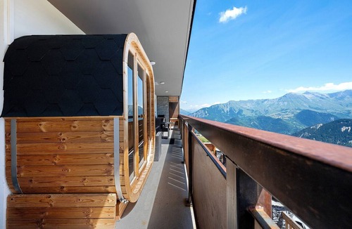 La Toussuire House | Apartment 'Lodge Six de Savoie' with Mountain View, Private Terrace and Sauna