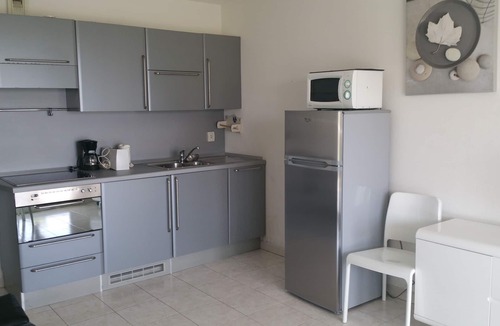 Golfe Juan Apartment | Apartment 3 rooms Modern Swimming pool Parking 300 m Beach Golfe Juan