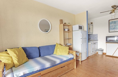 La Nartelle Apartment | Apartment 'Appartement Chêne Liège' with Sea View, Shared Pool and Wi-Fi