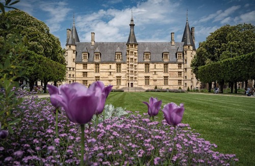 Pougues-les-Eaux Apartment | Apartment at Villa Jean-Pierre near the Planetarium casino